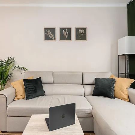 2-bed On Krochmalna Апартаменти