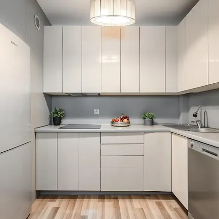 Апартаменти 2-bed On Krochmalna *