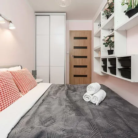 2-bed On Krochmalna Апартаменти